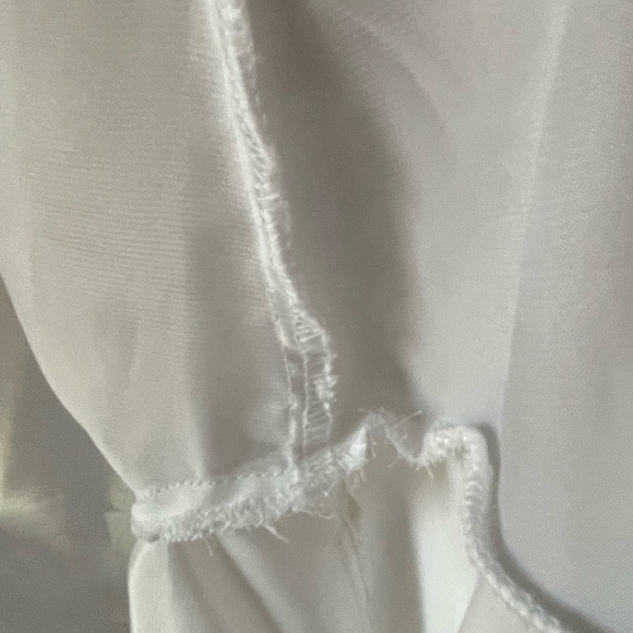 La Vie En Rose stunning 2 Piece Pyjama Set in cream satin with ruffles. Size XL - Picture 10 of 16